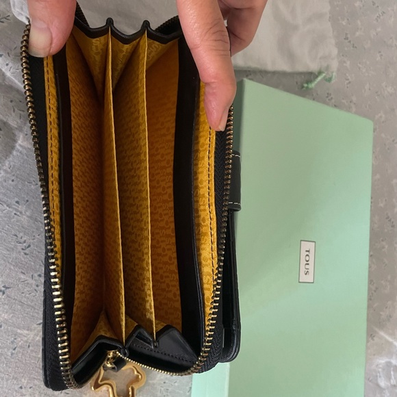 Authentic TOUS Learner Embossed Wallet, New Mint in Box & Dust Bag. - Picture 4 of 8